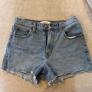 Abercrombie & Fitch the ‘90s relaxed cutoff short high rise